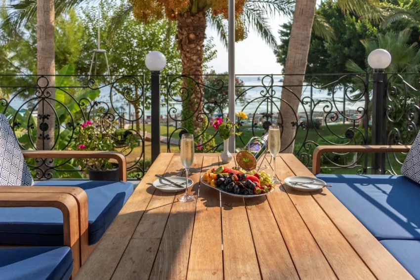 LANCORA BEACH HOTEL  4*-7