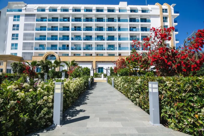 THE LUMOS DELUXE RESORT HOTEL & SPA  5*-60