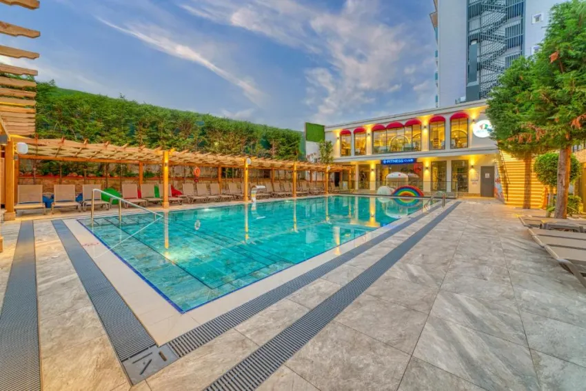 CLUB BIG BLUE SUITE HOTEL  4*-86