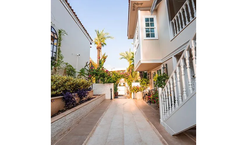 Elegance East Hotel - Boutique Class 4*-6