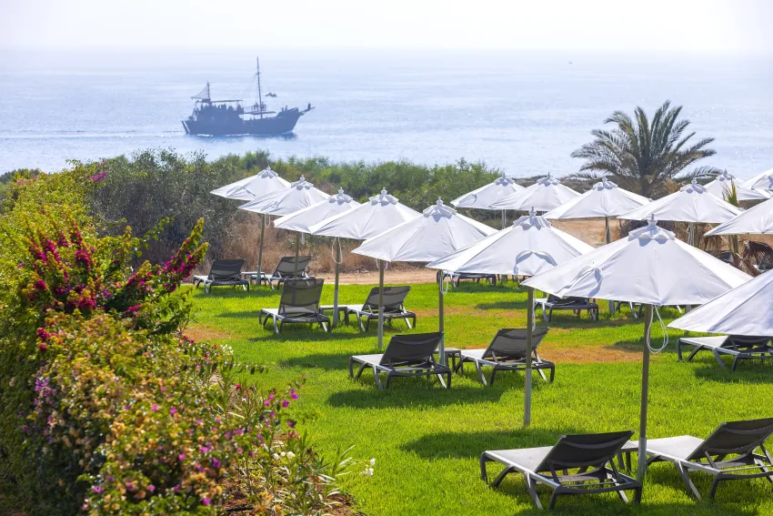 Leonardo Crystal Cove Hotel and Spa by the Sea 4*-62