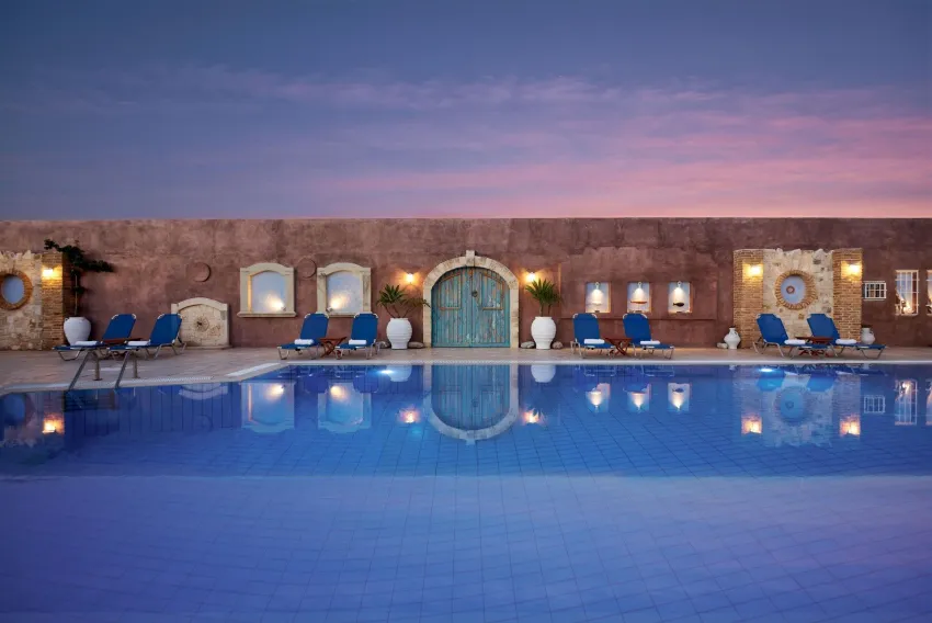 Golden Bay Aparthotel 3*-1