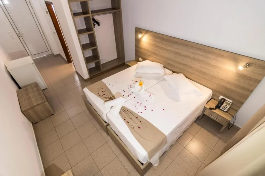 Tivoli Hotel and Apartments 3*-8