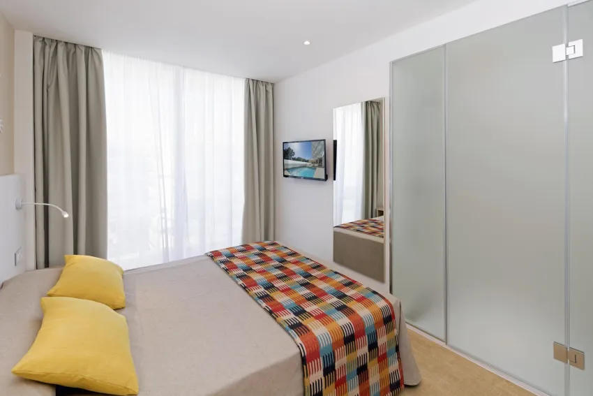 HSM Son Veri Adults Only 3*-24