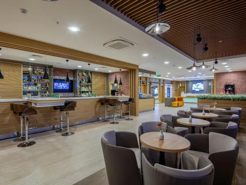 HOLIDAY INN ANTALYA LARA  4*-24