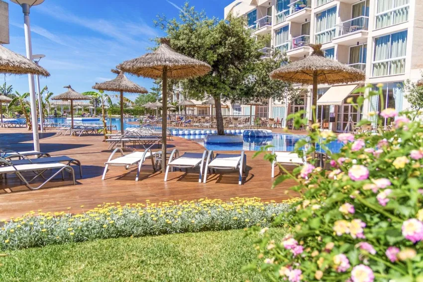 Zafiro Alzinar Mar 4*-31