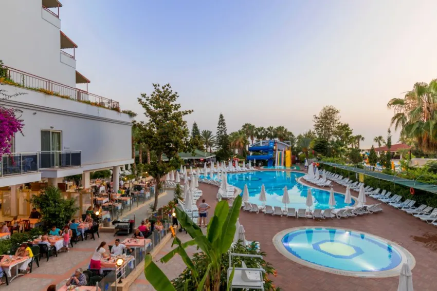 HOLIDAY PARK RESORT HOTEL  5*-23