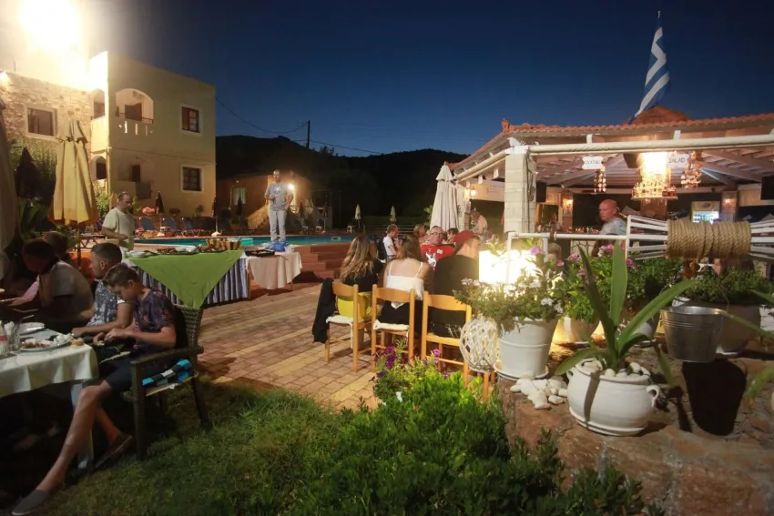 Nikos Apartments 3*-3