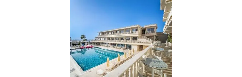 La Perla Hotel 4*-1