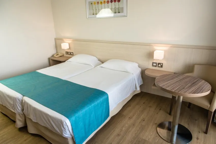 Cynthiana Beach 4*-24