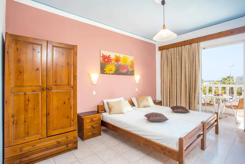 Iatridis Studios 2*-10