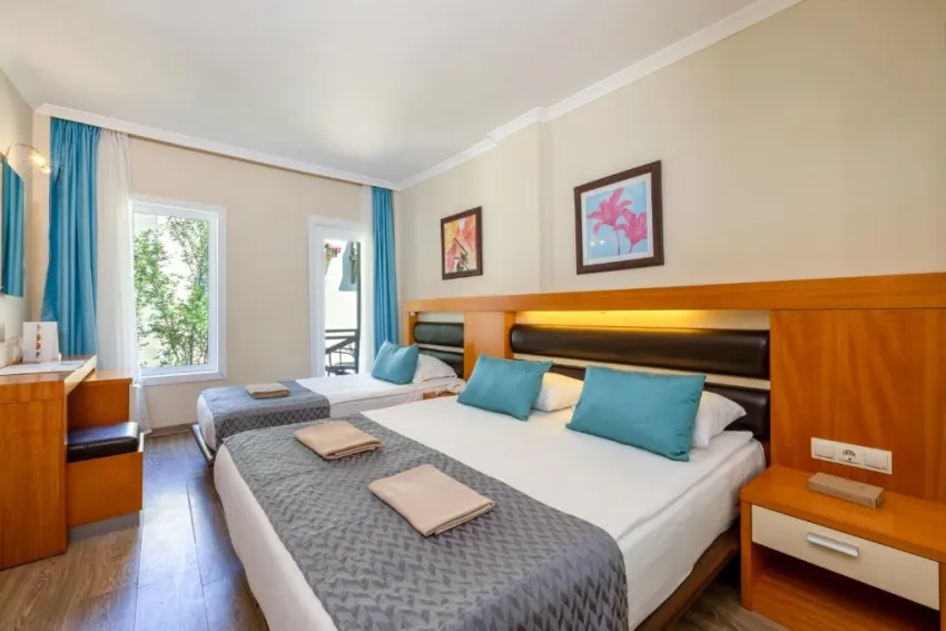 CRYSTAL FLORA BEACH RESORT  5*-25