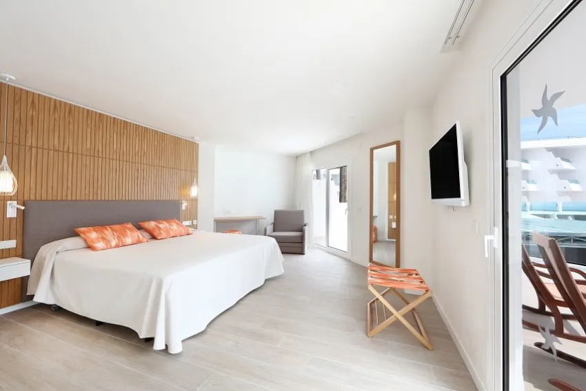 Iberostar Waves Playa de Muro 4*-7