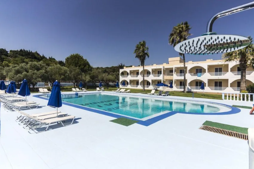 Tivoli Hotel and Apartments 3*-1