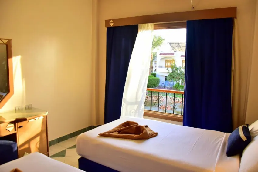 DIVE INN RESORT  4*-22