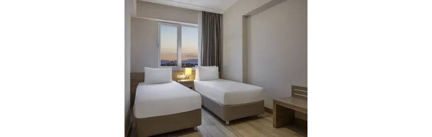 Wyndham Garden Lara 4*-12