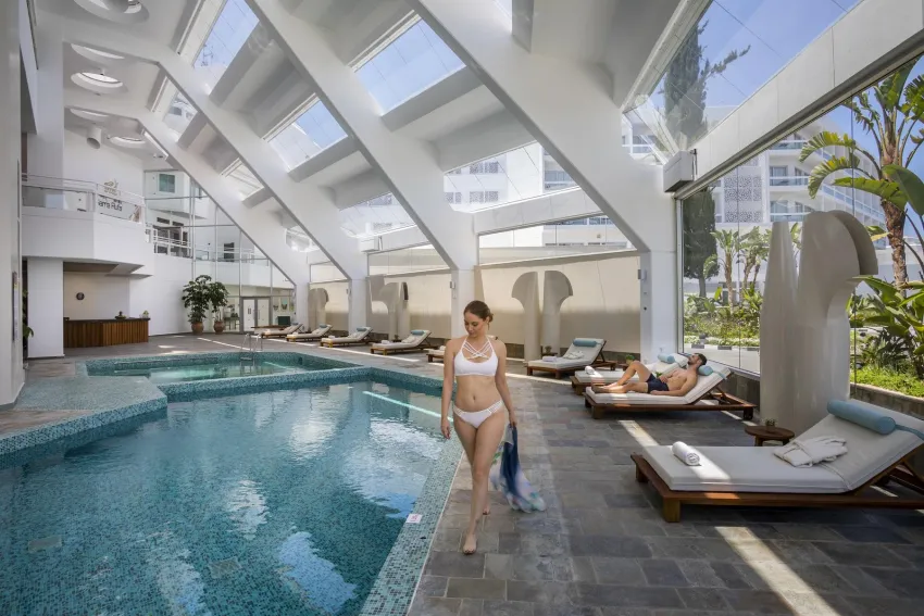 Leonardo Plaza Cypria Maris Beach Hotel and Spa 4*-5