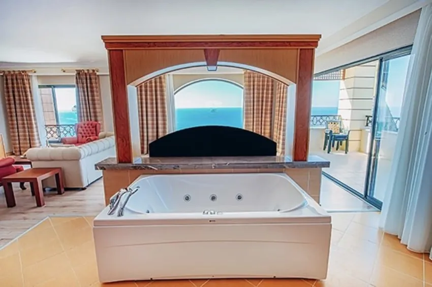 Utopia World Hotel 5*-8