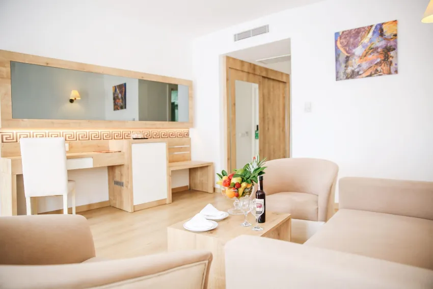 Cesars Side (Ex. Cesars Resorts Side) 5*-9