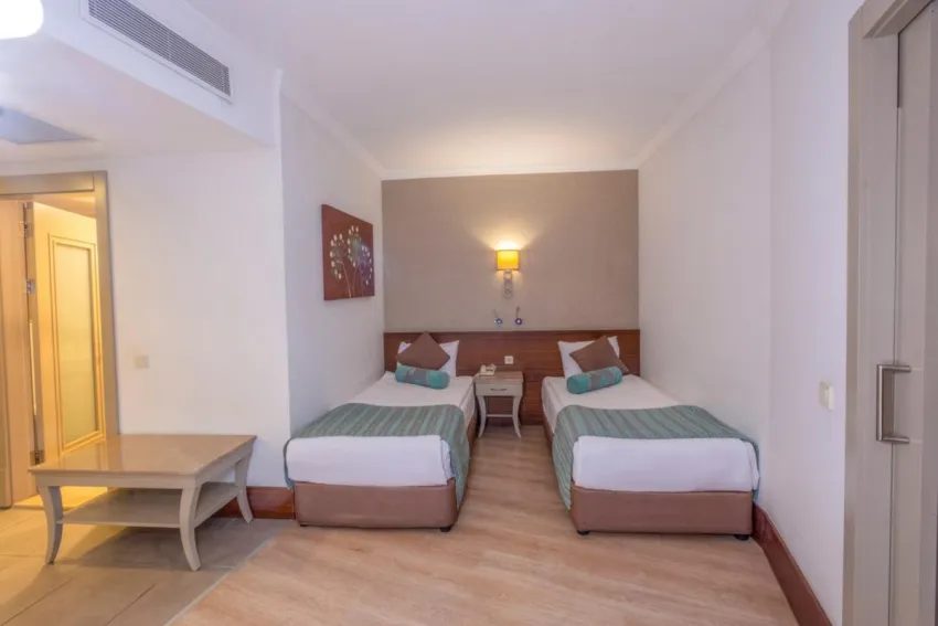 Side Crown Palace 5*-24