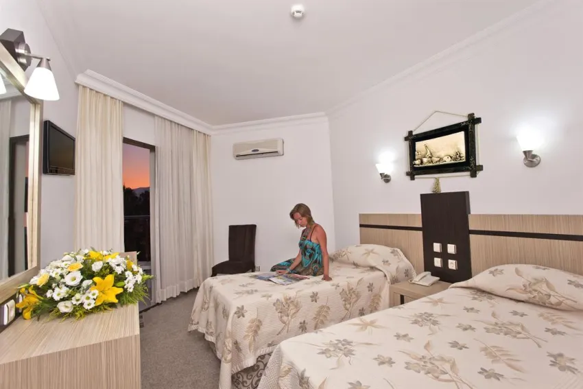 MONTE CARLO HOTEL  4*-5