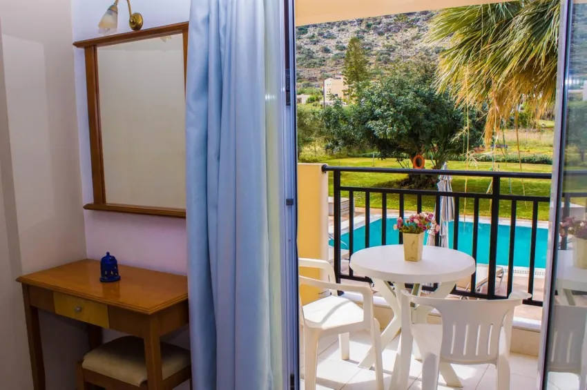 Sunshine Studios and Apartments 3*-11