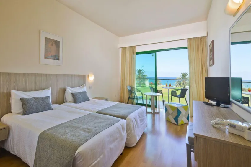 Natura Beach Hotel & Villas 3*-3