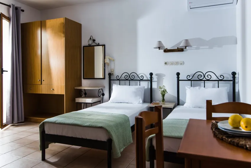 Newcastle Studios 3*-2