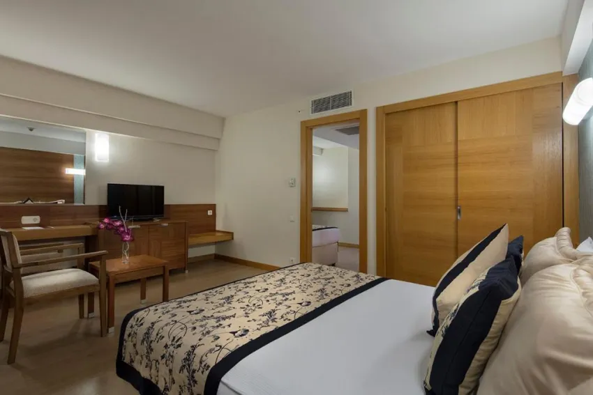 TRENDY SIDE BEACH (ADULTS ONLY 16+)  4*-23