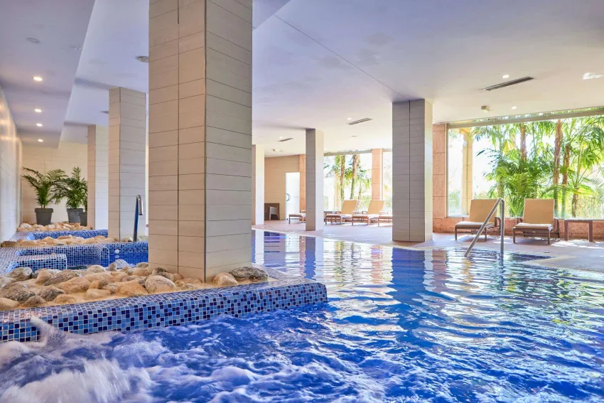 Zafiro Tropic 4*-104