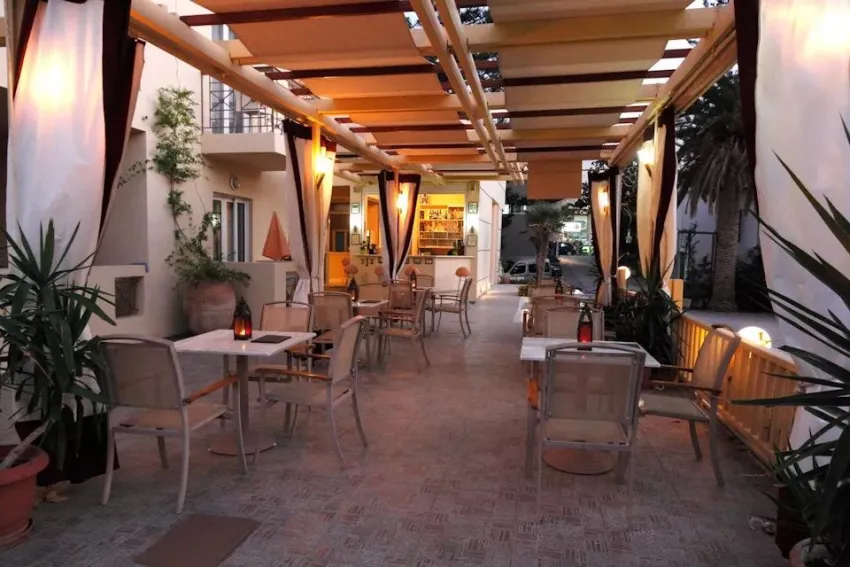 Lambrinos Suites 2*-11