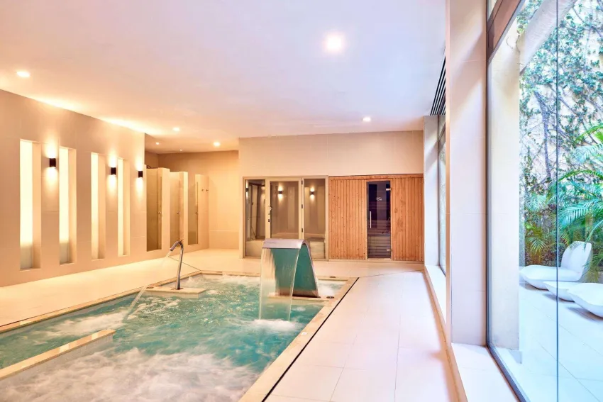 Zafiro Palmanova -75