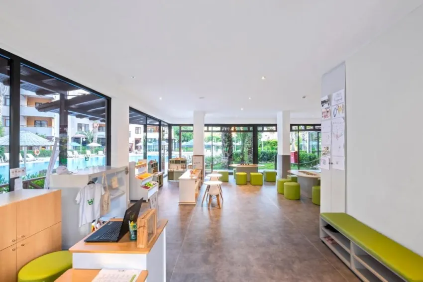 UTOPIA RESORT & RESIDENCE  5*-9