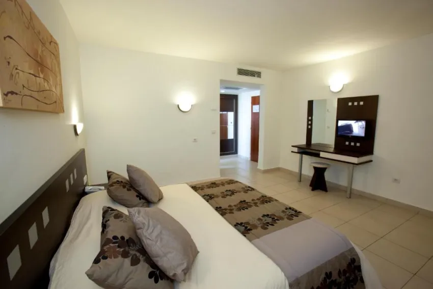 NOVOSTAR DAR KHAYAM  3*-5