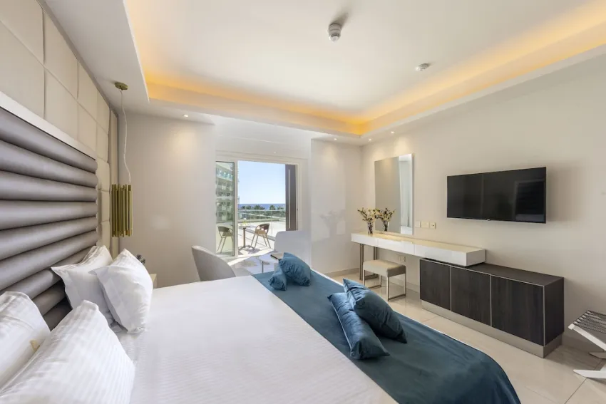Chrysomare Beach Hotel and Resort 5*-10
