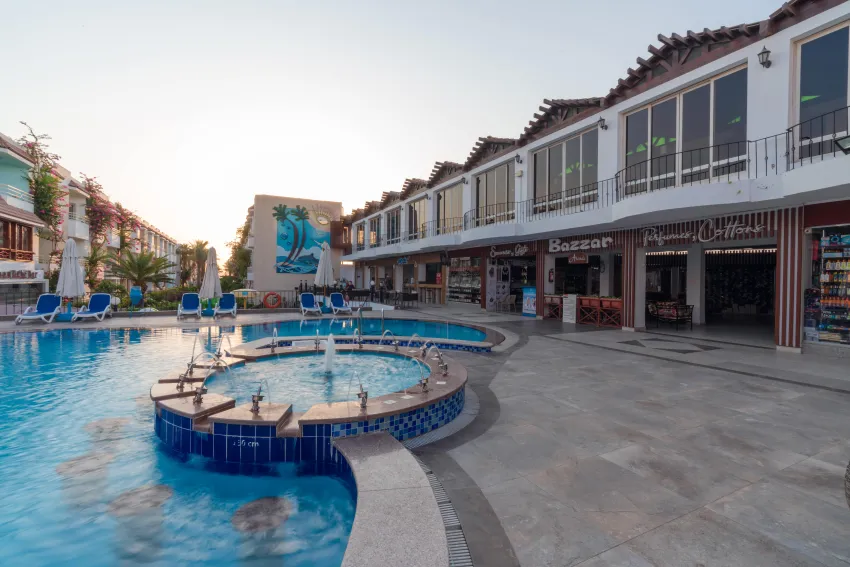 Minamark Beach Resort 4*-1