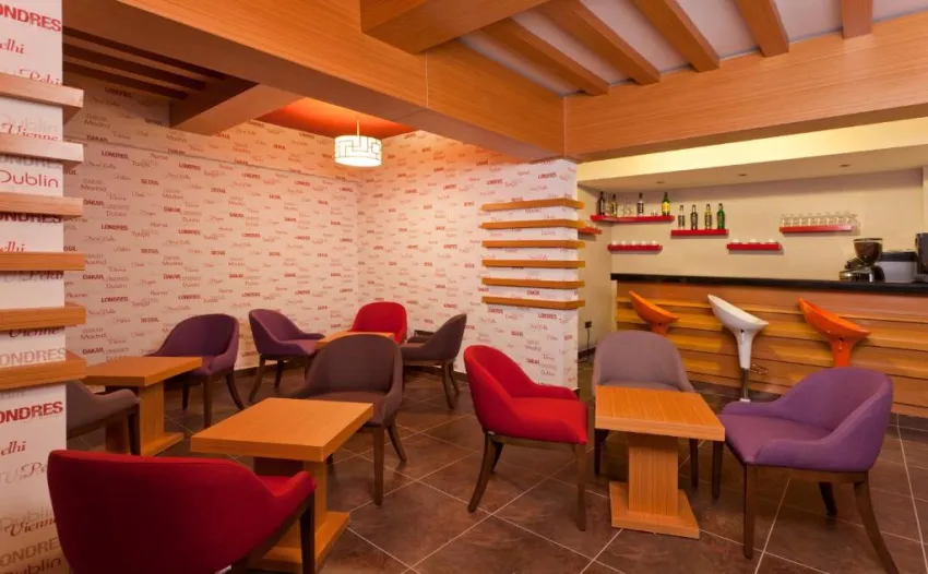 MONART CITY HOTEL  4*-5