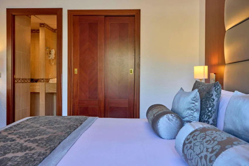 Zafiro Rey Don Jaime 4*-17