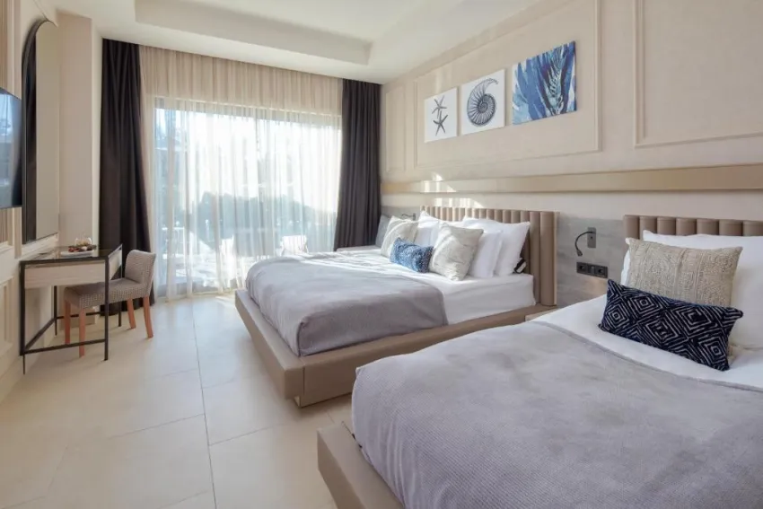 LIU RESORTS  5*-24