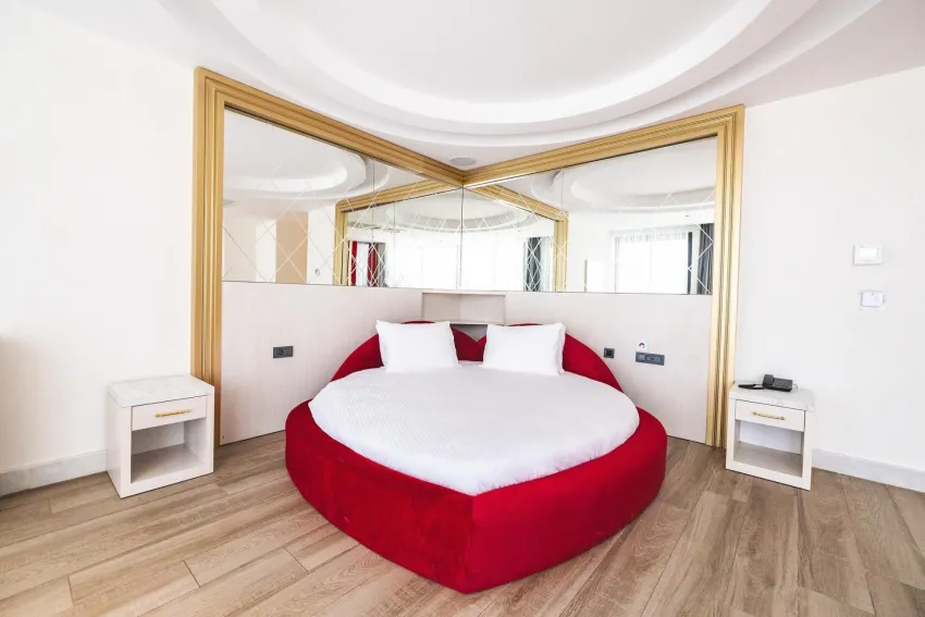 Granada Luxury Red (Adults Only 16+) 5*-9