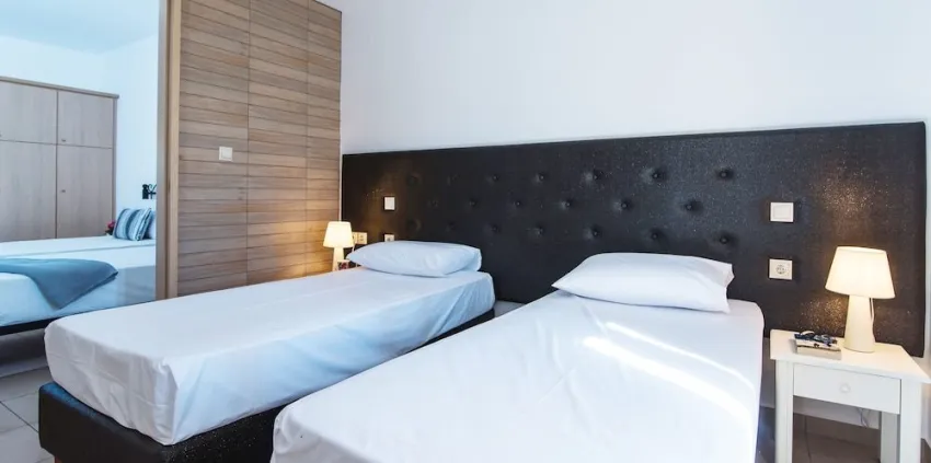 Real Palace Studios 3*-4