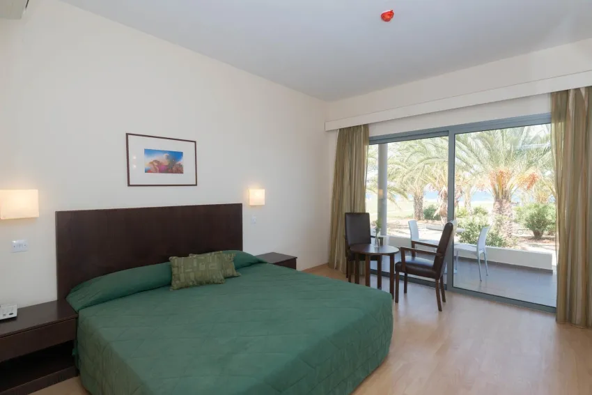 Natura Beach Hotel & Villas 3*-4