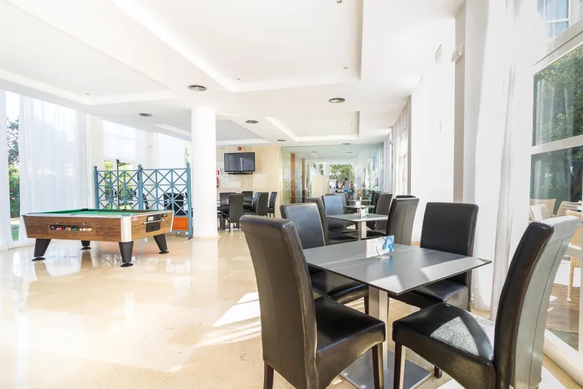 Zafiro Alzinar Mar 4*-12