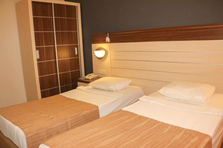 HAWAII SUIT BEACH HOTEL  3*-22