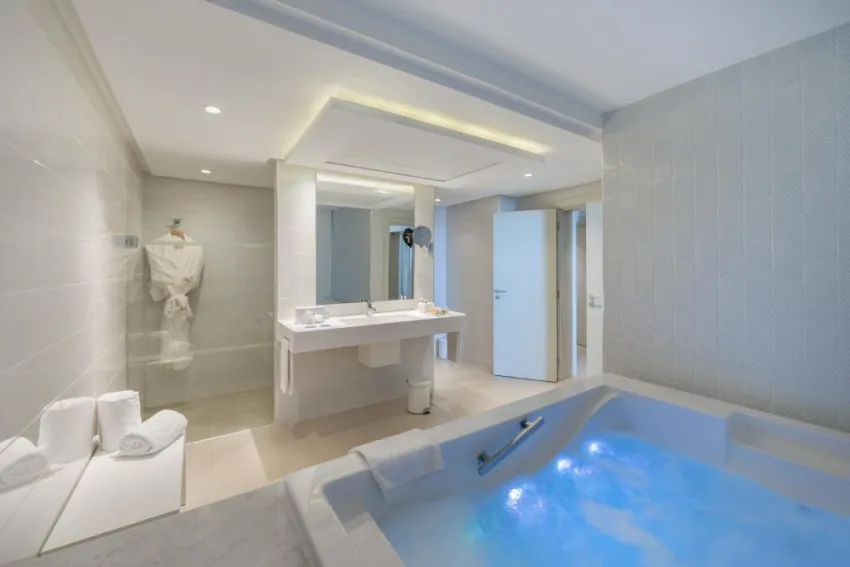 ROYAL AZUR THALASSA  5*-8