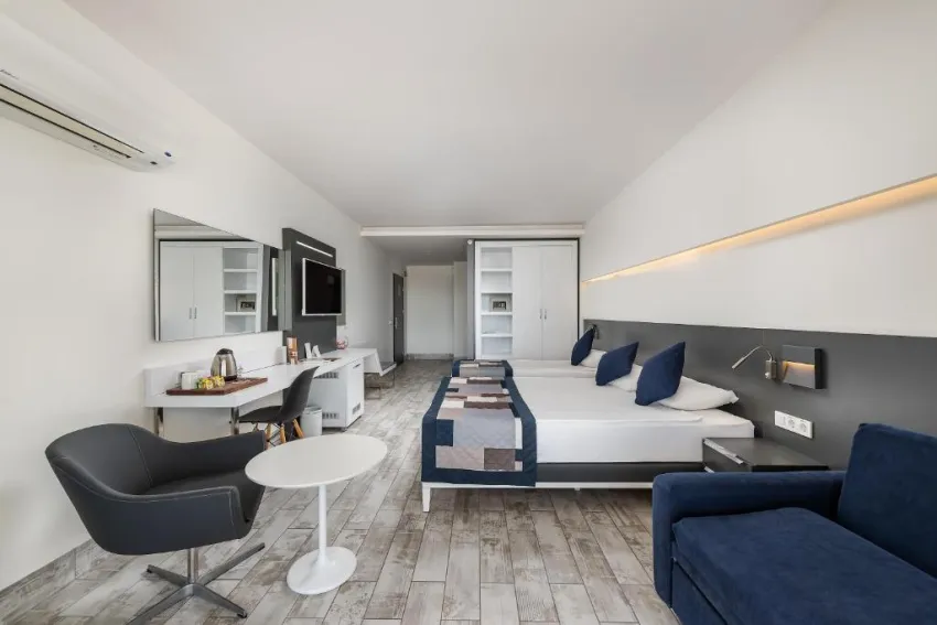 WHITE CITY BEACH (ADULTS ONLY 16+)  4*-14
