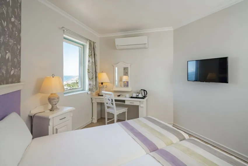 Iz Flower Side Beach Hotel 4*-9