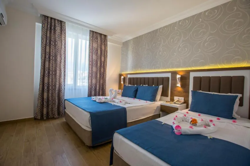 CLUB BIG BLUE SUITE HOTEL  4*-2