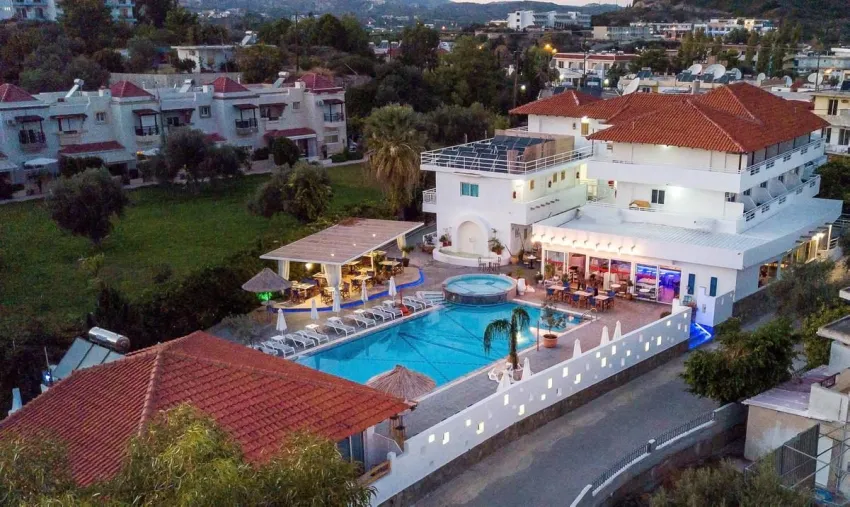 Tinas Plus Hotel 3*-18