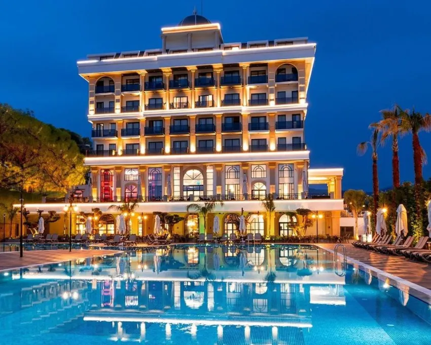 SERENITY QUEEN HOTEL  5*-18